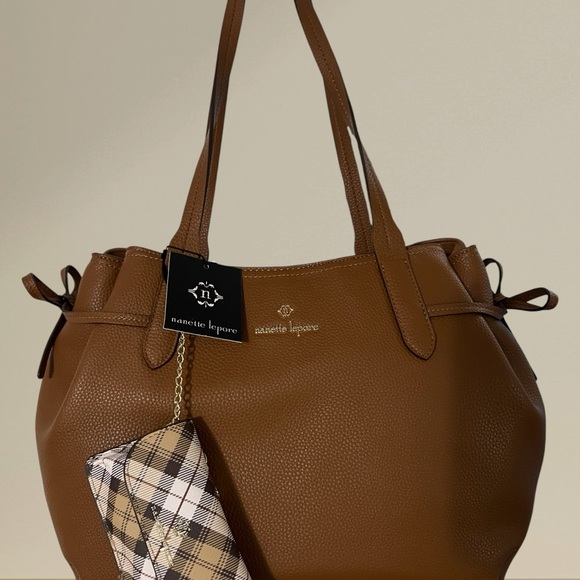 Nanette Lepore Handbags - NANETTE LEPORE
Paulina Triple Compartment Satchel Bag In Nutshell